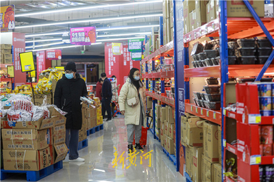 沉浸購物新體驗(yàn) 濟(jì)南老商圈引進(jìn)網(wǎng)紅品牌折扣倉，日用品也能靠互聯(lián)網(wǎng)走出轉(zhuǎn)型通路
